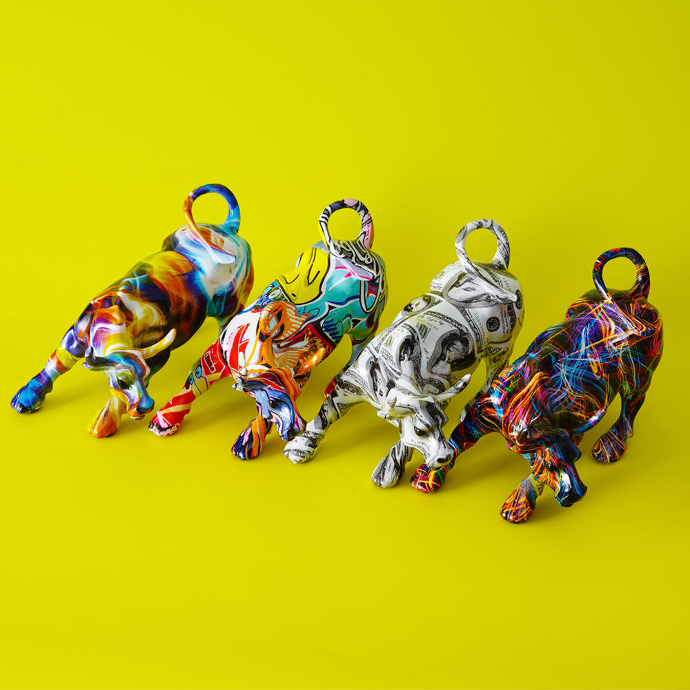 Wholesale Resin Charging Bull Statue OEM/ODM Wall Street Bull Sculpture for Home Decoration Bulk Fin